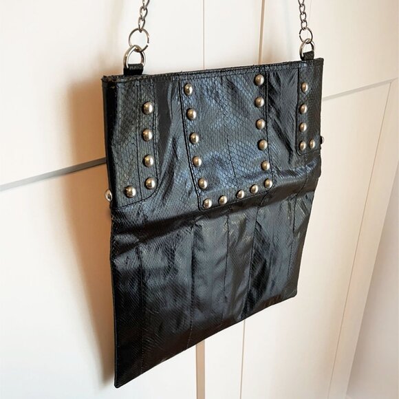 Vintage Black leather snake pattern bag with silver studs and chain strap - Picture 5 of 10